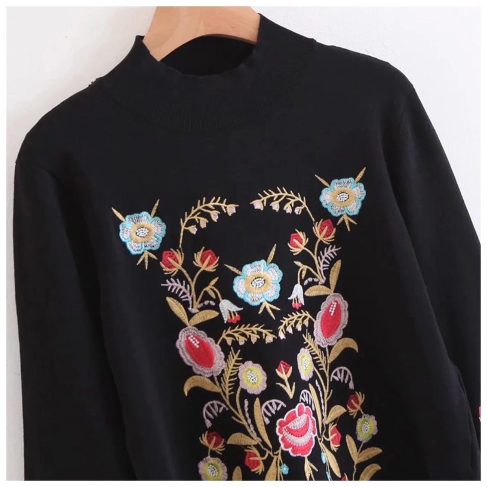💕 Black Floral Embroidery Tie Sleeve Sweater - Picture 4 of 13